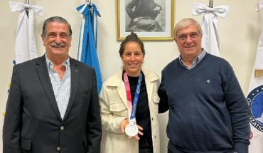 Sofía Maccari recibió una réplica de la medalla olímpica que le habían robado