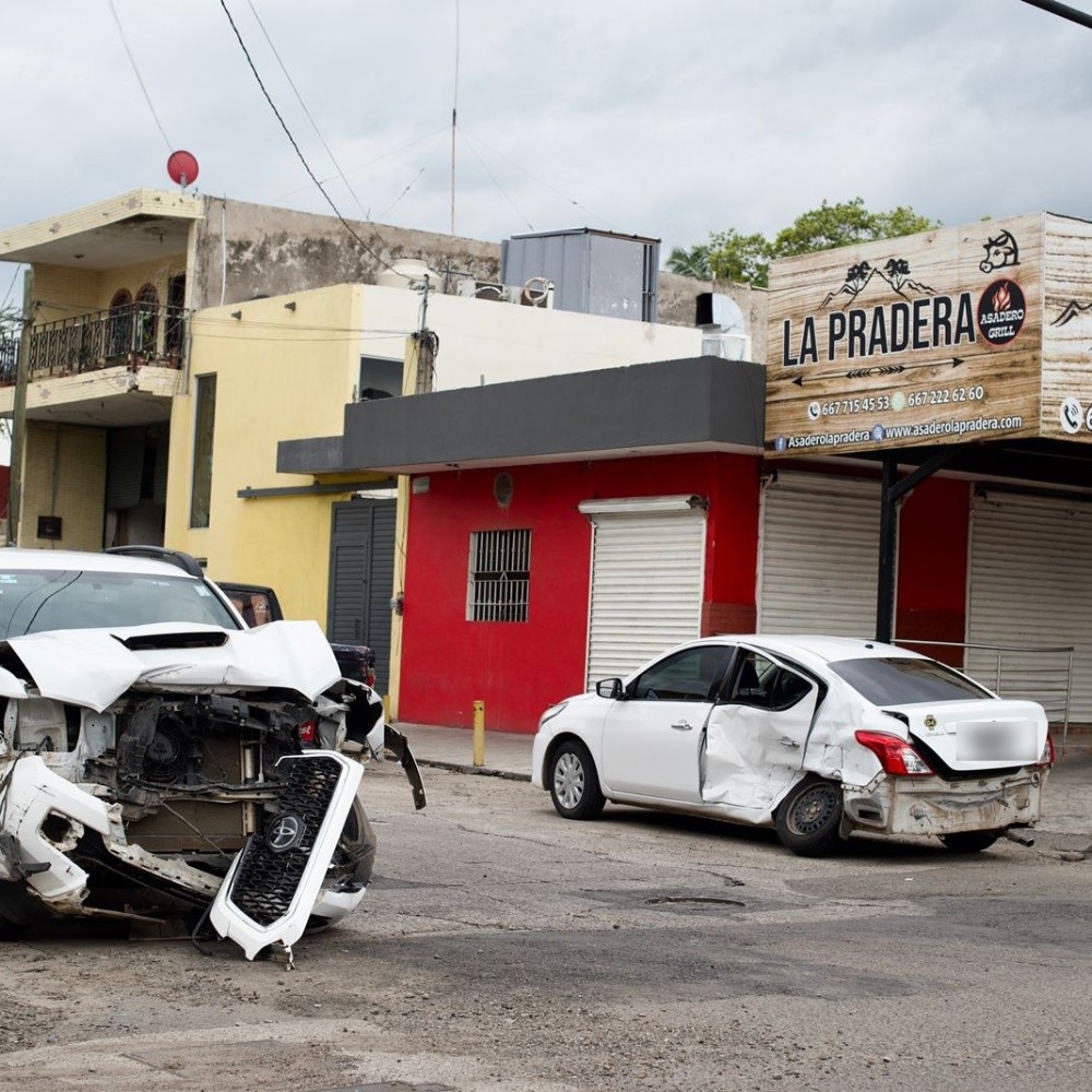 Tres lesionados deja fuerte choque en calles del centro de Culiacán