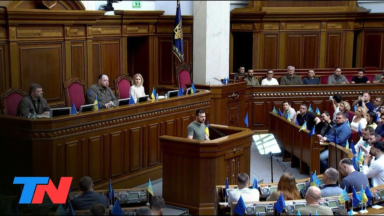 Parlamento de Ucrania respalda a Zelenski en la destitución de los acusados de traición.