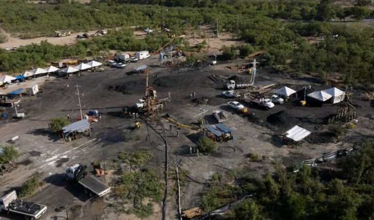 Acuerdan rescate y memorial con familias de mineros en Coahuila
