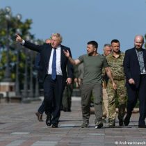 Boris Johnson realiza visita sorpresa a Ucrania y anuncia nuevo paquete de ayudas