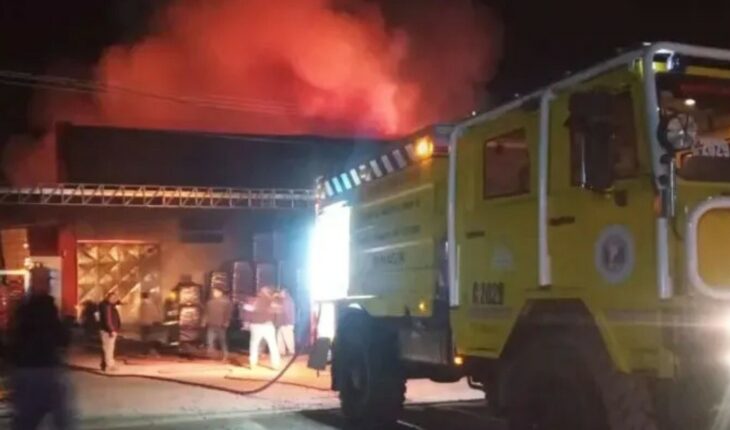 Chaco: Rescataron a un bebé entre los escombros de una distribuidora incendiada