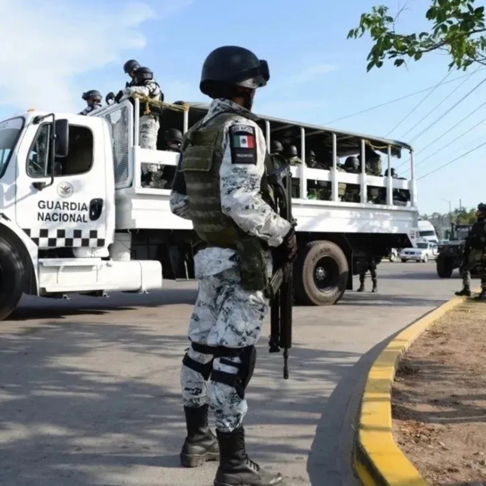 Civilians detain National Guard agents
