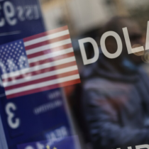 Dólar cierra al alza en la última jornada de agosto, a la espera del plebiscito constitucional y posibles alzas de tasas en EE.UU.