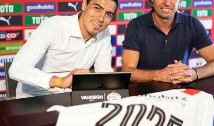 Erick Gutiérrez firma con el PSV hasta 2025