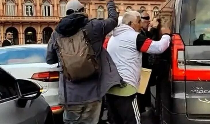 Massa denunciará a los manifestantes que lo agredieron