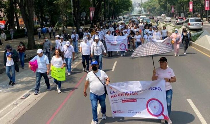 Pacientes con cáncer y ONG protestan en Reforma por falta de medicamentos