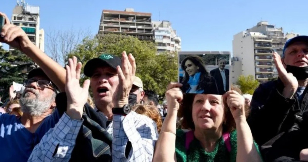 Parque Centenario: miles de personas se manifestaron a favor de CFK y contra la Justicia