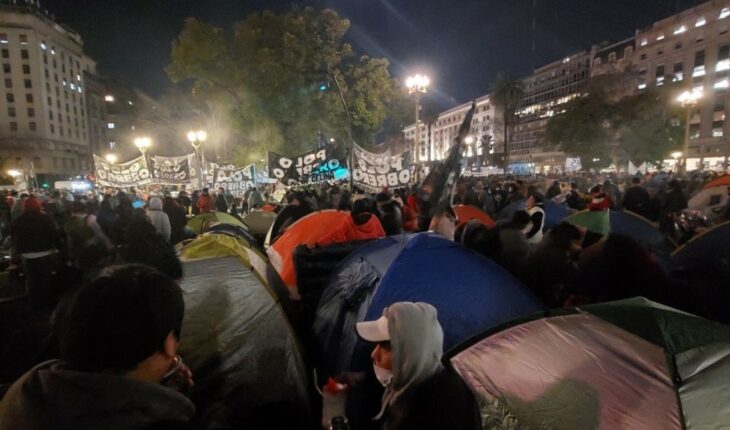 Piqueteros will camp until tomorrow in Plaza de Mayo as a protest