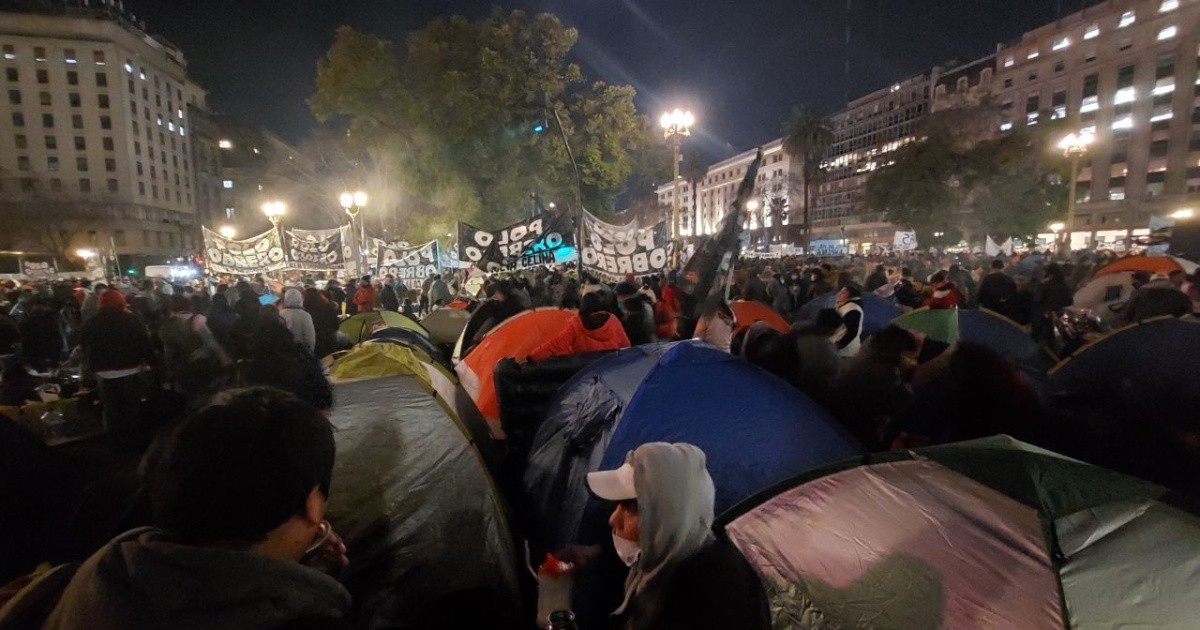 Piqueteros will camp until tomorrow in Plaza de Mayo as a protest