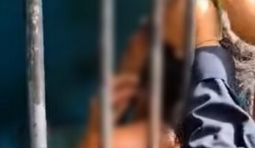 Policía Municipal AMARRA a mujer del cuello en celda de Huixtla