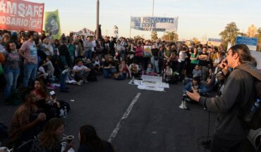 Protestas en el puente Rosario-Victoria por los incendios en las islas