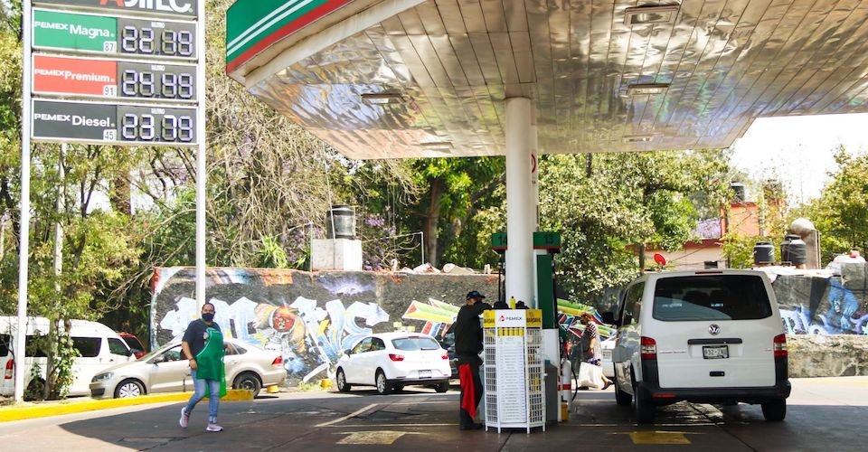 Recaudación del IEPS a gasolinas cae 80% en 2022