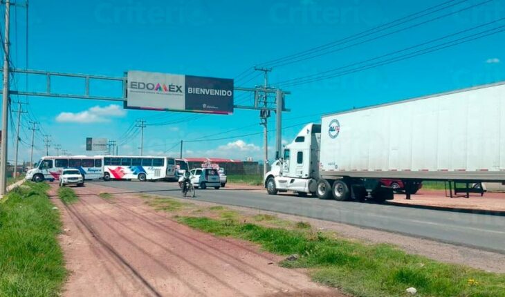 Tras asesinato de chofer, transportistas bloquean México-Pachuca