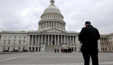United States: A man crashed into the Capitol and committed suicide