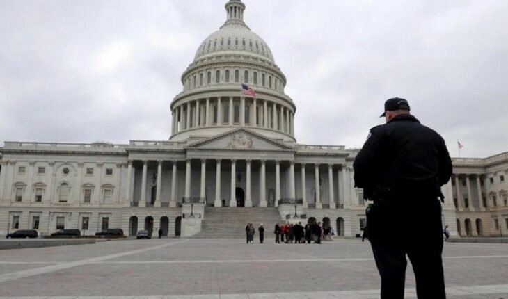 United States: A man crashed into the Capitol and committed suicide