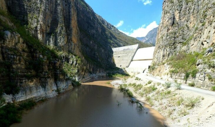 Vuelve agua a la Cortina Rompepicos de Nuevo León