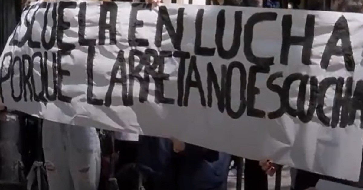 Abrazo simbólico al Mariano Acosta: "Basta de perseguirnos políticamente"