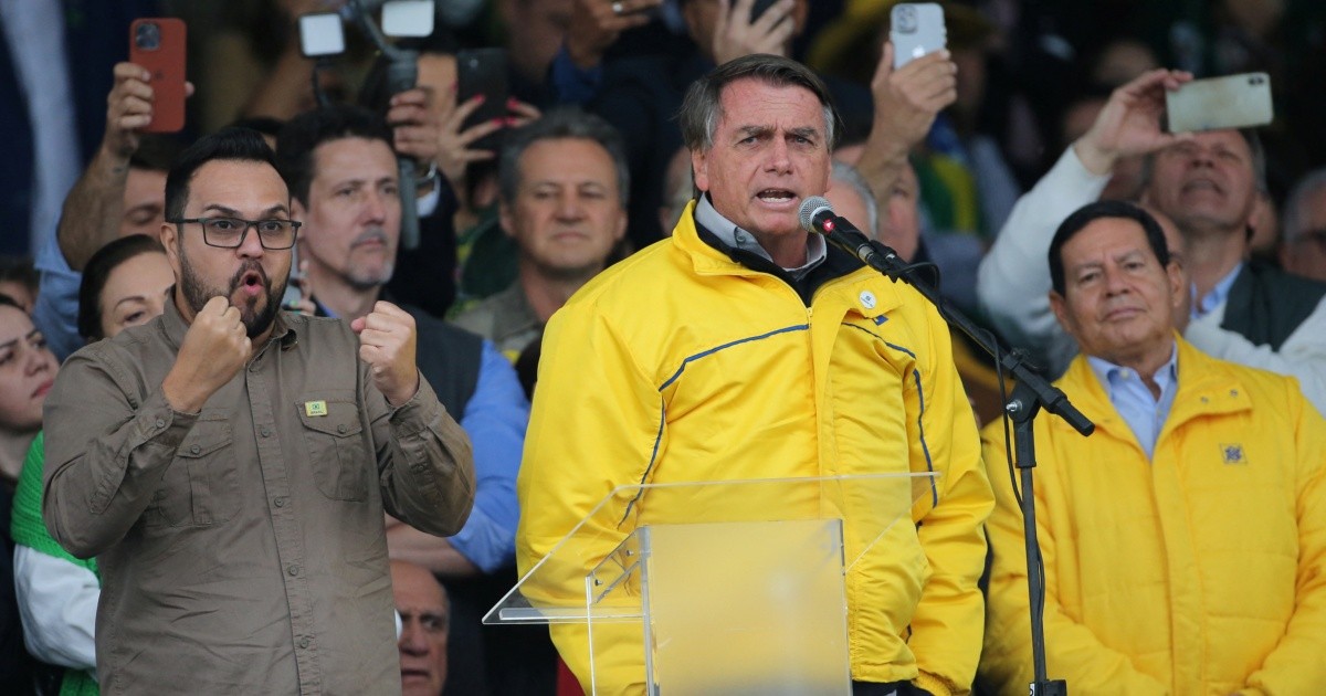 Bolsonaro called for "extirpating Lula from public life" before a crowd
