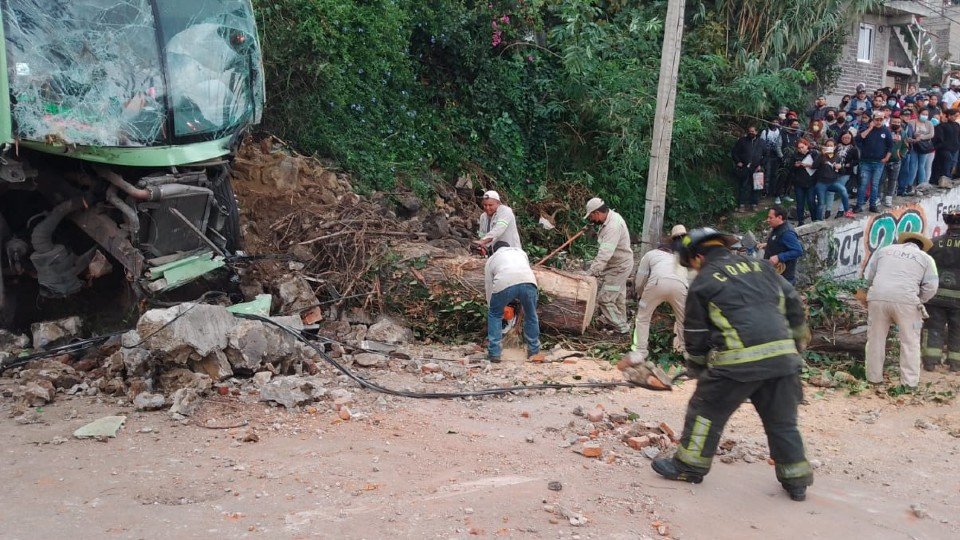 Choque de camión en la México-Cuernavaca deja 31 heridos