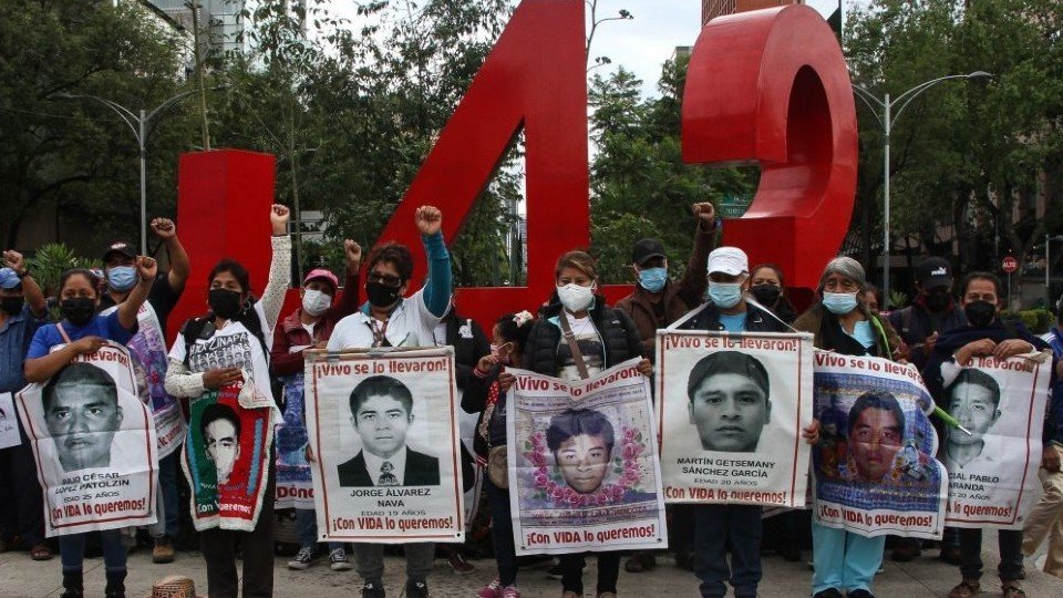 Encinas pide a FGR indagar filtración de información sobre caso Ayotzinapa