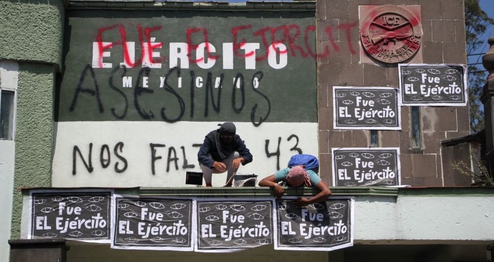 Familias ven presiones de Sedena en caso Ayotzinapa: abogado