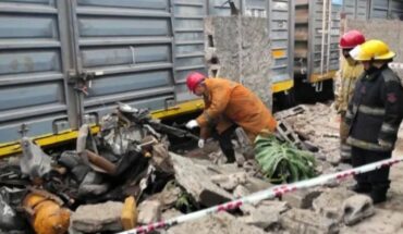 Fatal accident in Tucumán: A train hit a car and two people died