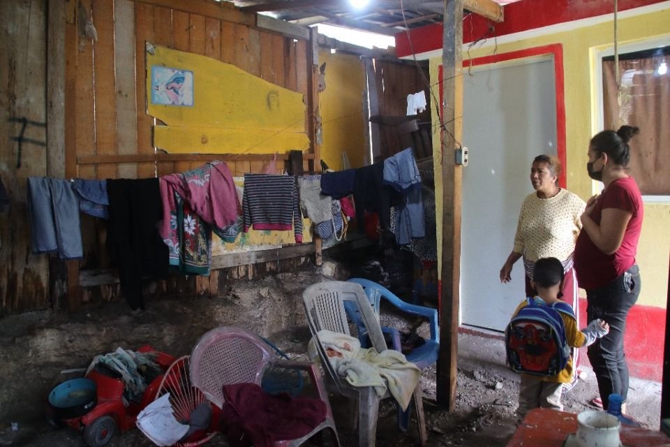 Habitantes de Chilpancingo, afectados por lluvias y sismos