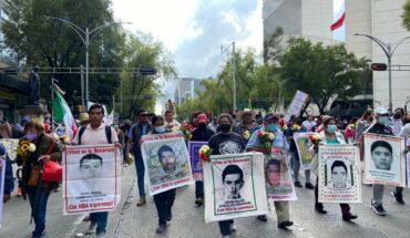 “Ni perdón ni olvido”, marchan en octavo aniversario de Ayotzinapa