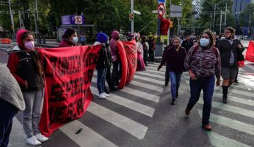 Normalistas continúan bloqueo en Reforma e Insurgentes; aquí alternativas viales