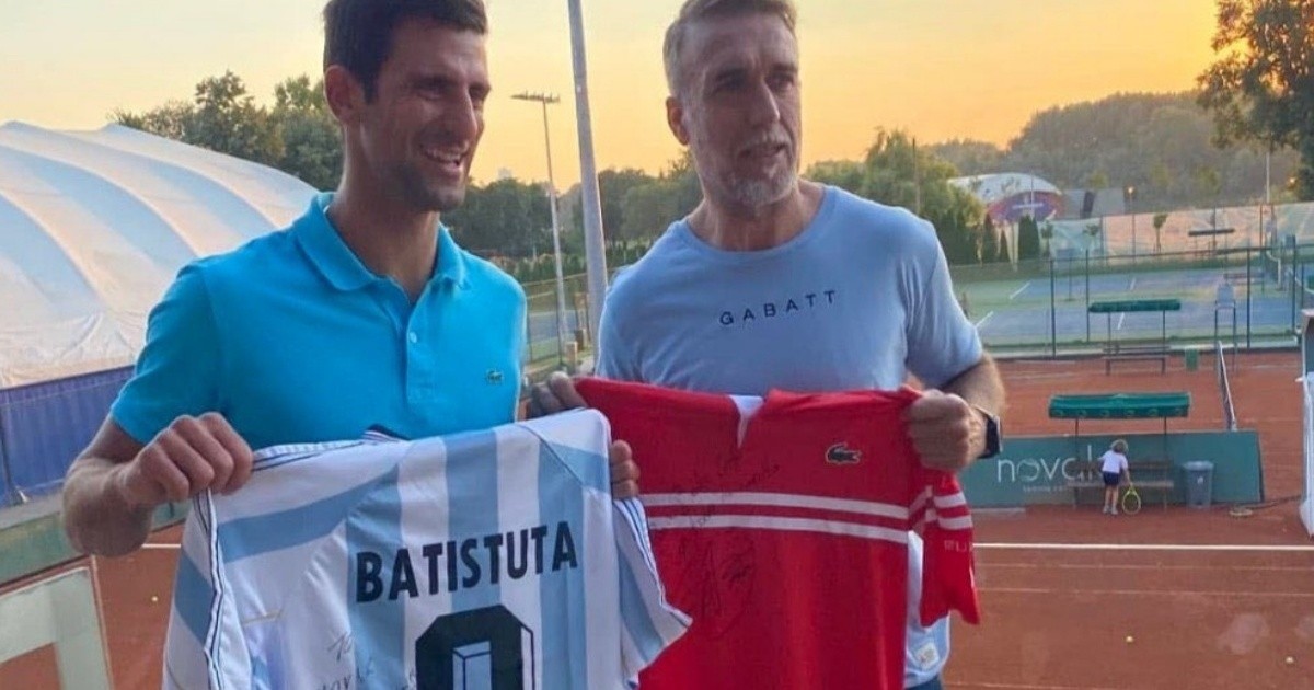 Novak Djokovic y Gabriel Batistuta tuvieron un impensado encuentro en Belgrado