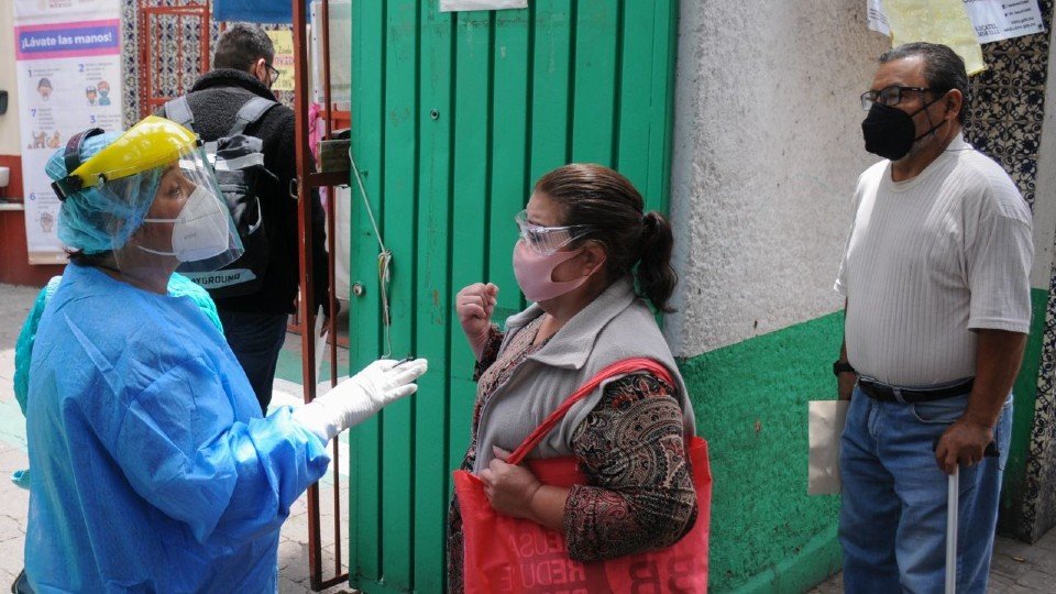 Salud reporta 3 mil 820 casos nuevos de COVID y 45 muertes más en México