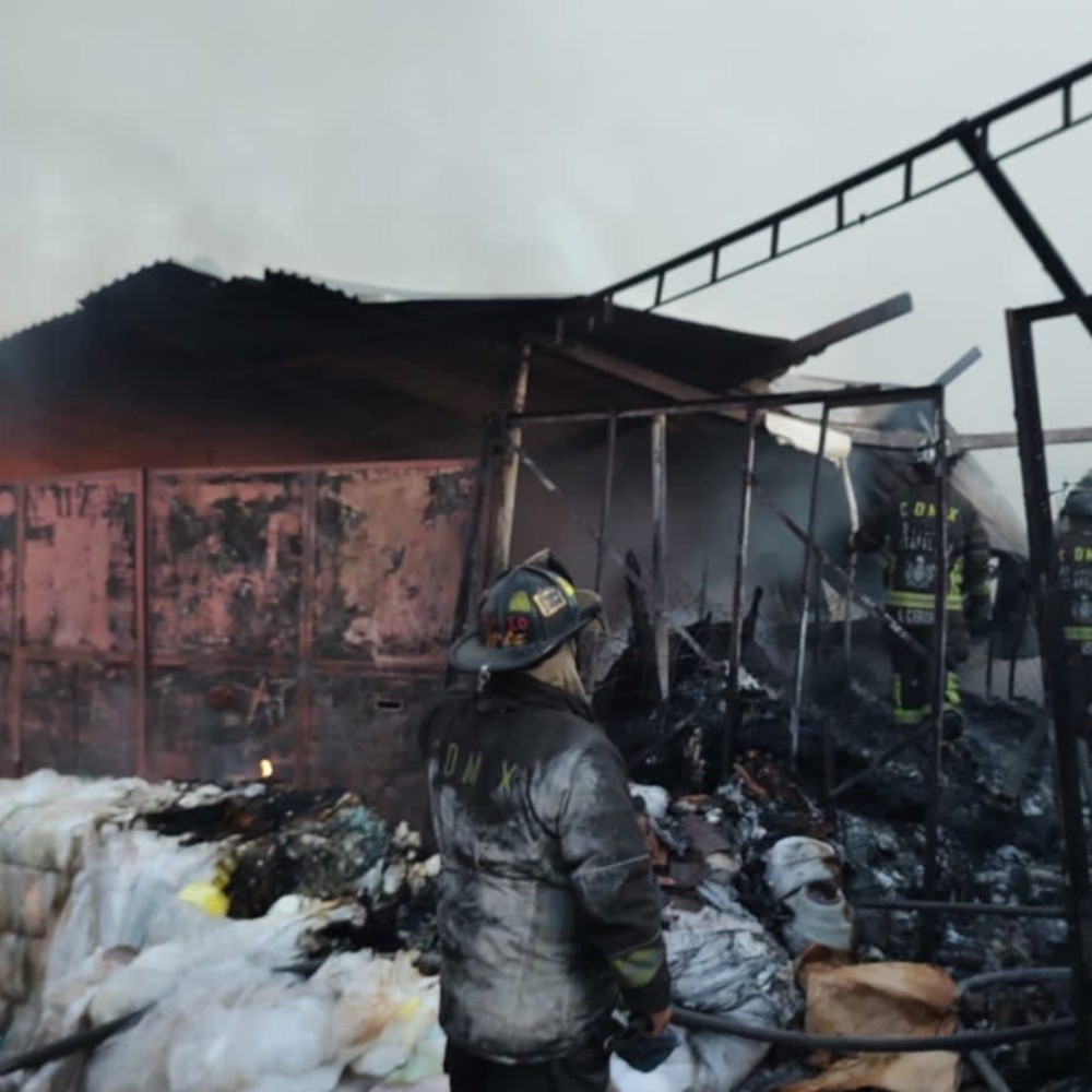 Se incendia fábrica de plásticos en alcaldía de Iztapalapa