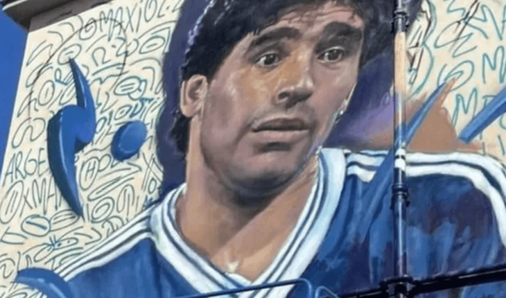 Un argentino hizo un sorprendente mural de Diego Maradona en Pompeya y le cambiaron el nombre a la calle