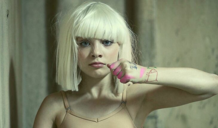 Así se ve hoy la niña del video Chandelier de Sia — Rock&Pop