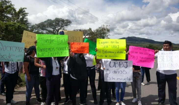 Benito Juárez University students protest