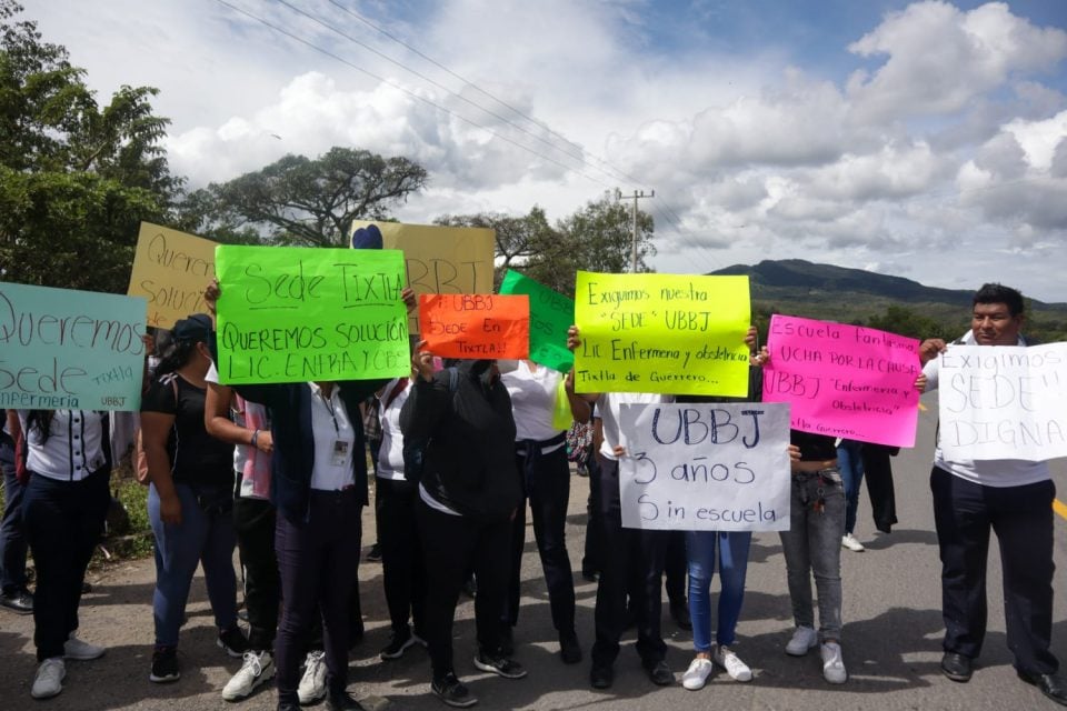Benito Juárez University students protest