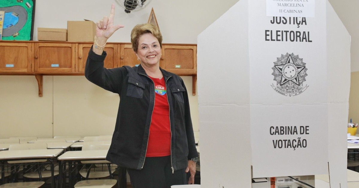 Dilma Rousseff voted and showed her confidence that Lula will win
