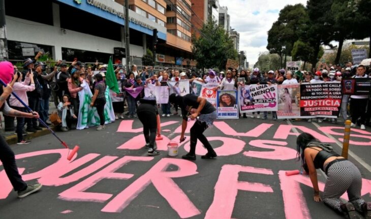 Ecuador: cientos de mujeres salieron a protestar contra la violencia de género