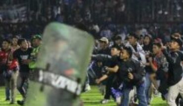 Entrenador chileno sobre tragedia en Indonesia: «Hubo aficionados que murieron en los brazos de los jugadores»
