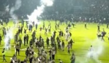 Estampida y disturbios en partido de fútbol en Indonesia dejan 174 personas muertas