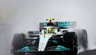 Formula 1: Mercedes led free practice 2