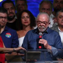 Lula promete «restablecer la paz» en un dividido Brasil tras ganar las elecciones
