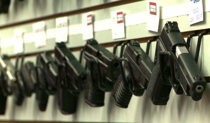 Presentan nueva demanda contra fabricantes de armas en EU
