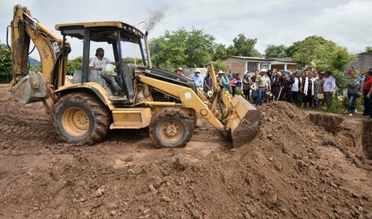 Usan excavadora para sepultar a víctimas en San Miguel Totolapan