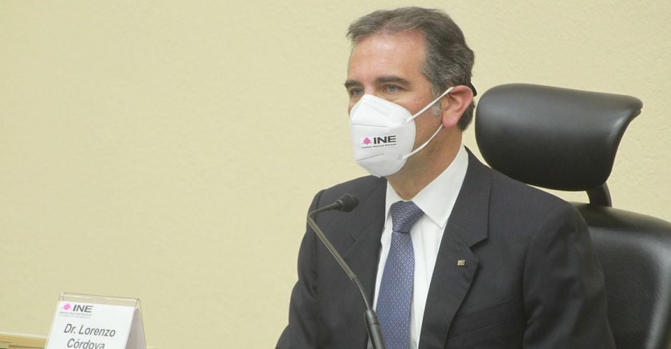 Diputado denuncia a Córdova por uso indebido de recursos del INE