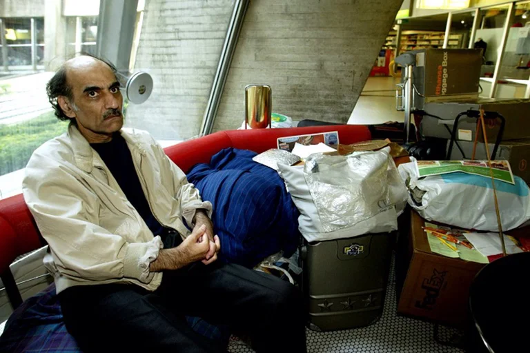 Falleció el refugiado iraní que inspiró la película “La Terminal”
