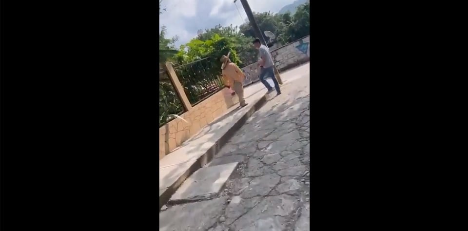 Golpean y graban agresión contra adulto en Huejutla, Hidalgo