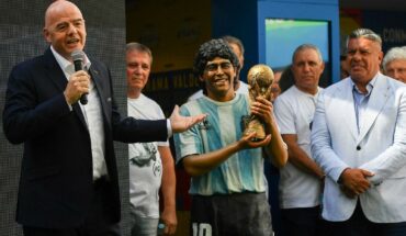 Infantino y los campeones del mundo homenajearon a Maradona en Qatar