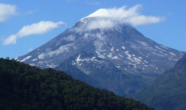 Park rangers rescued an injured woman in the Lanín volcano